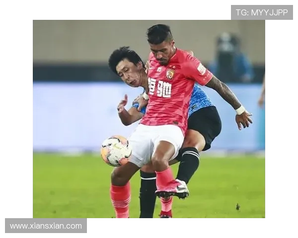 铁汉与恒大激战正酣直播盛况回顾精彩瞬间尽在其中 铁汉与恒大激战正酣直播盛况回顾精彩瞬间尽在其中